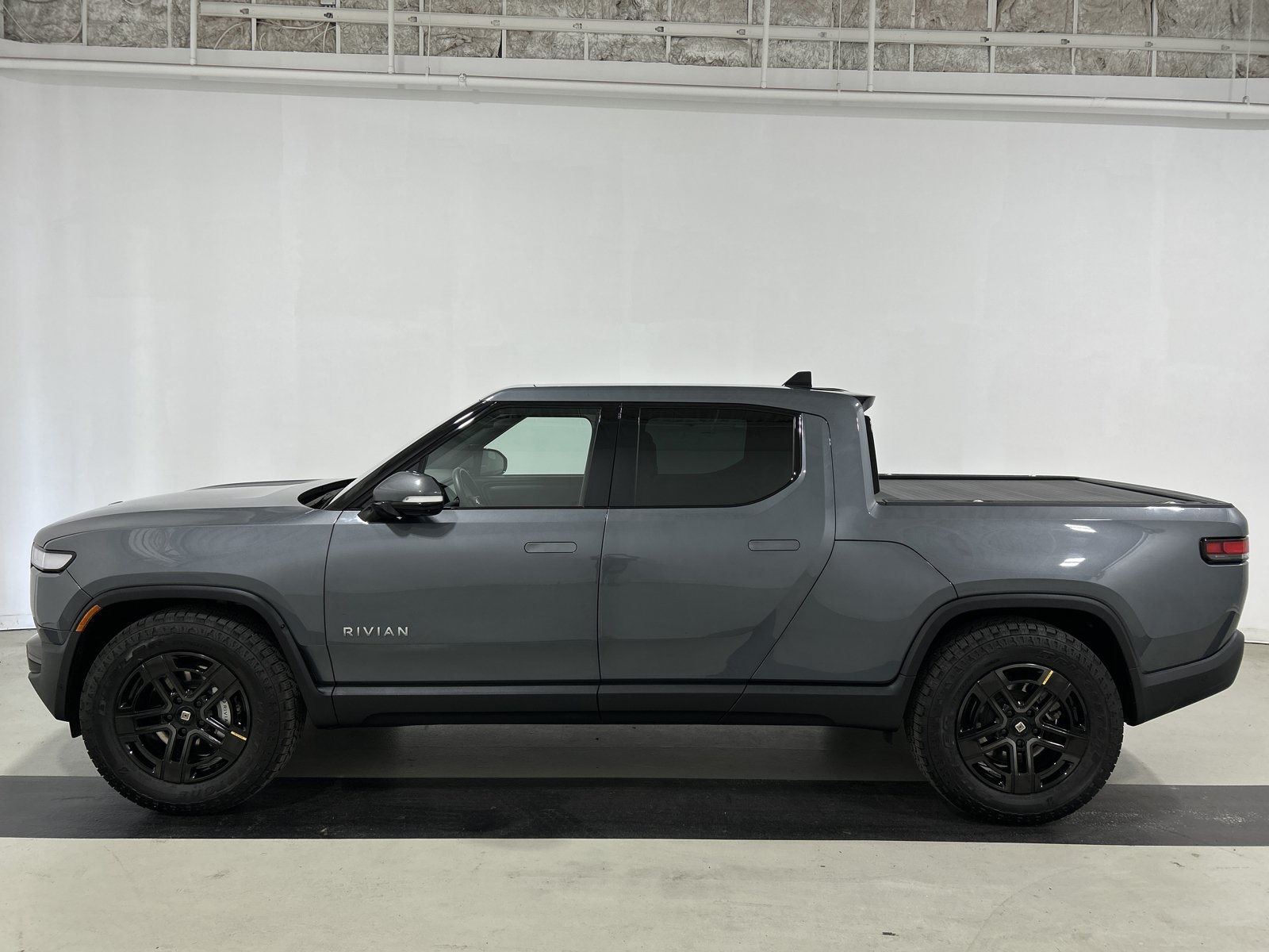 Used 2024 Rivian R1T Adventure AWD/4WD image 2