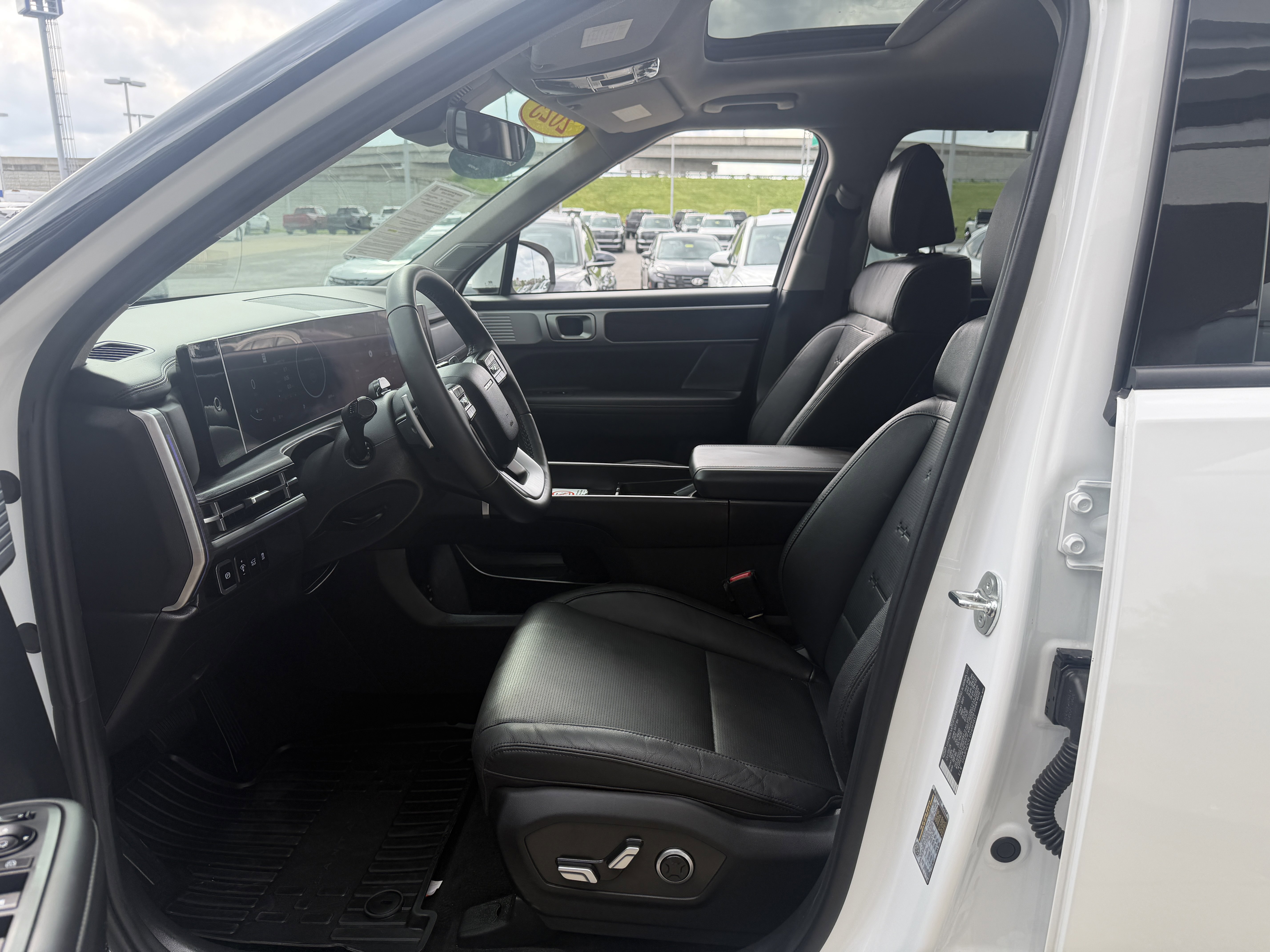 Used 2025 Hyundai Santa Fe Limited AWD/4WD image 31