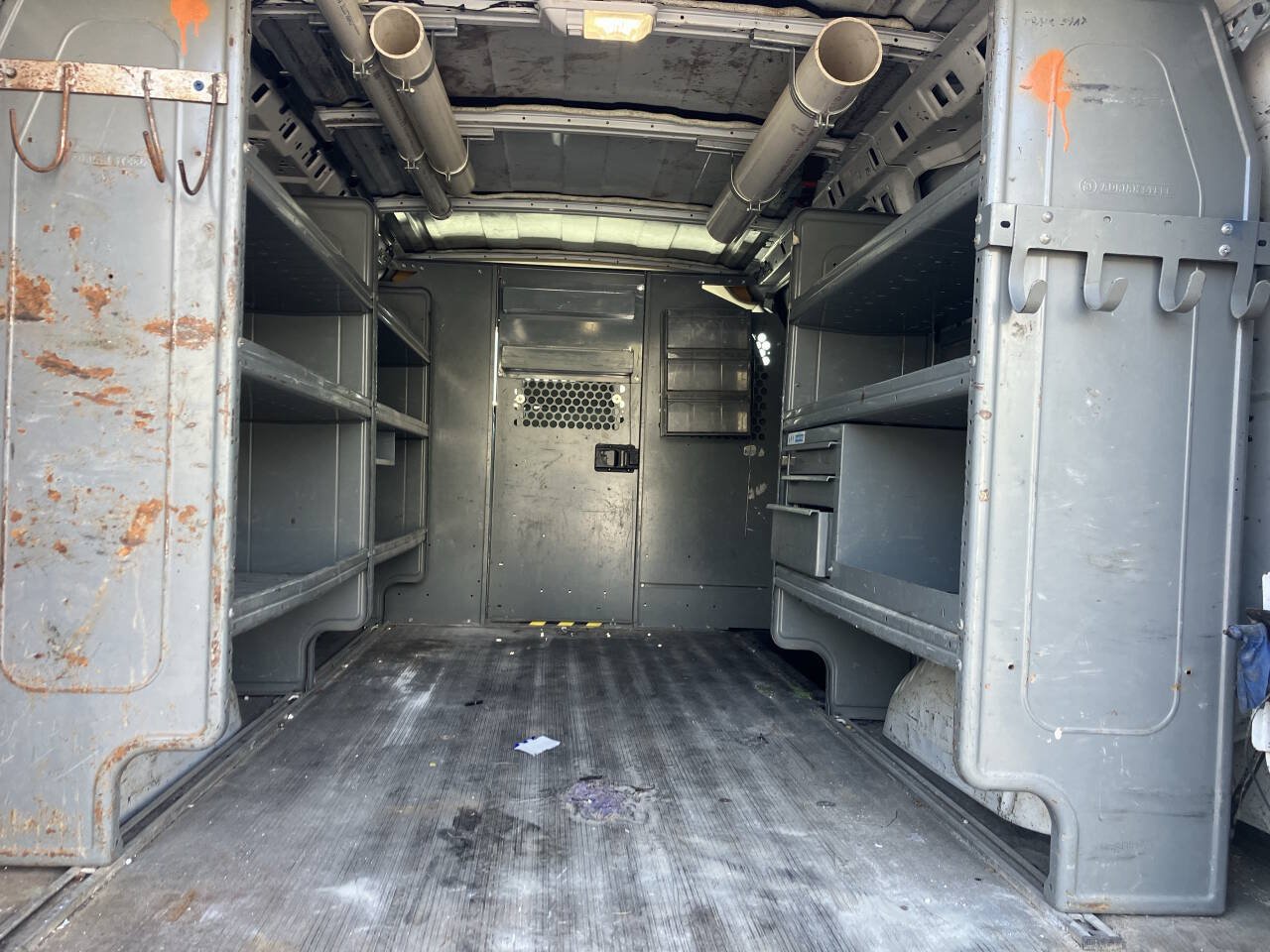 Used 2010 Chevrolet Express 2500 RWD image 23