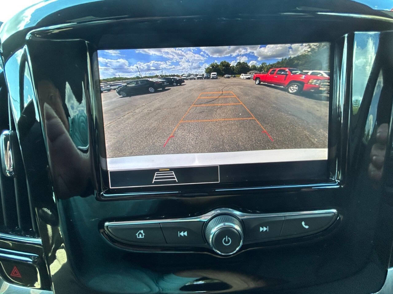 Used 2023 Chevrolet Traverse LT FWD image 18