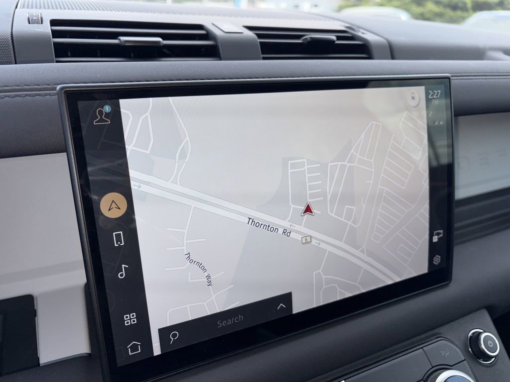 Used 2025 Land Rover Defender 110 S image 5