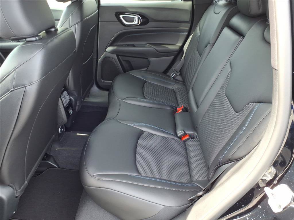 New 2026 Jeep Compass Latitude AWD/4WD image 5