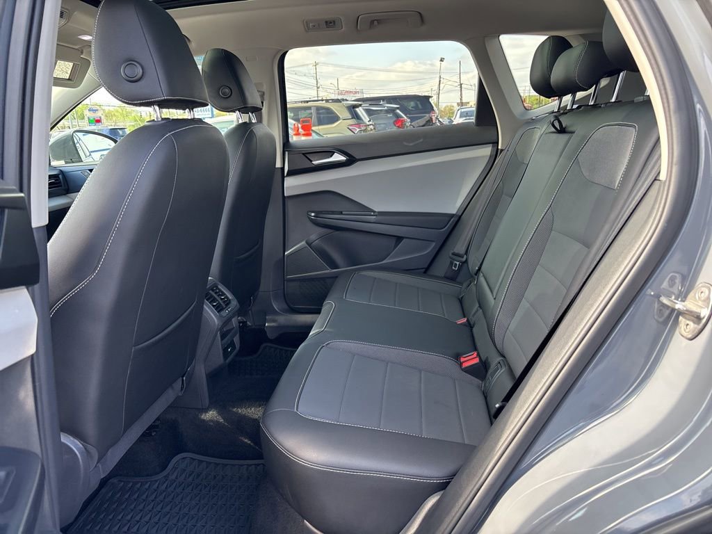 Used 2023 Volkswagen Taos SE w/ Panoramic Sunroof Package FWD image 24