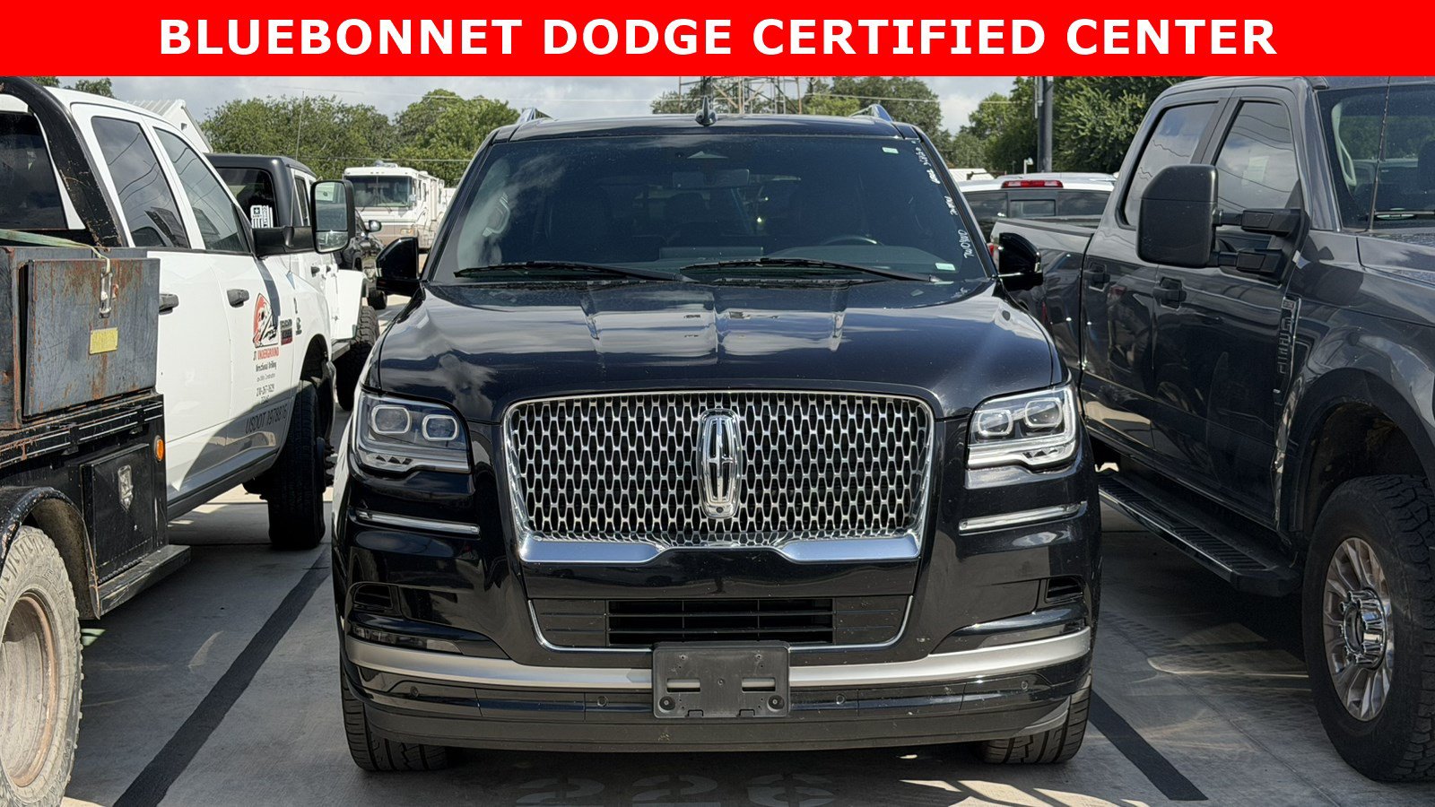 Used 2024 Lincoln Navigator L 4WD image 2