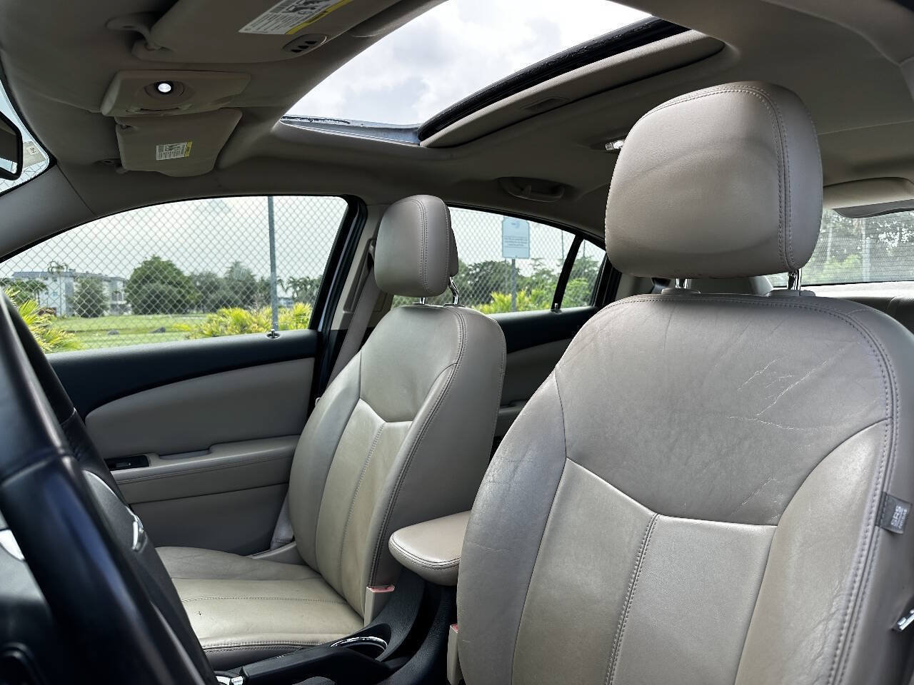 Used 2011 Chrysler 200 Limited FWD image 10
