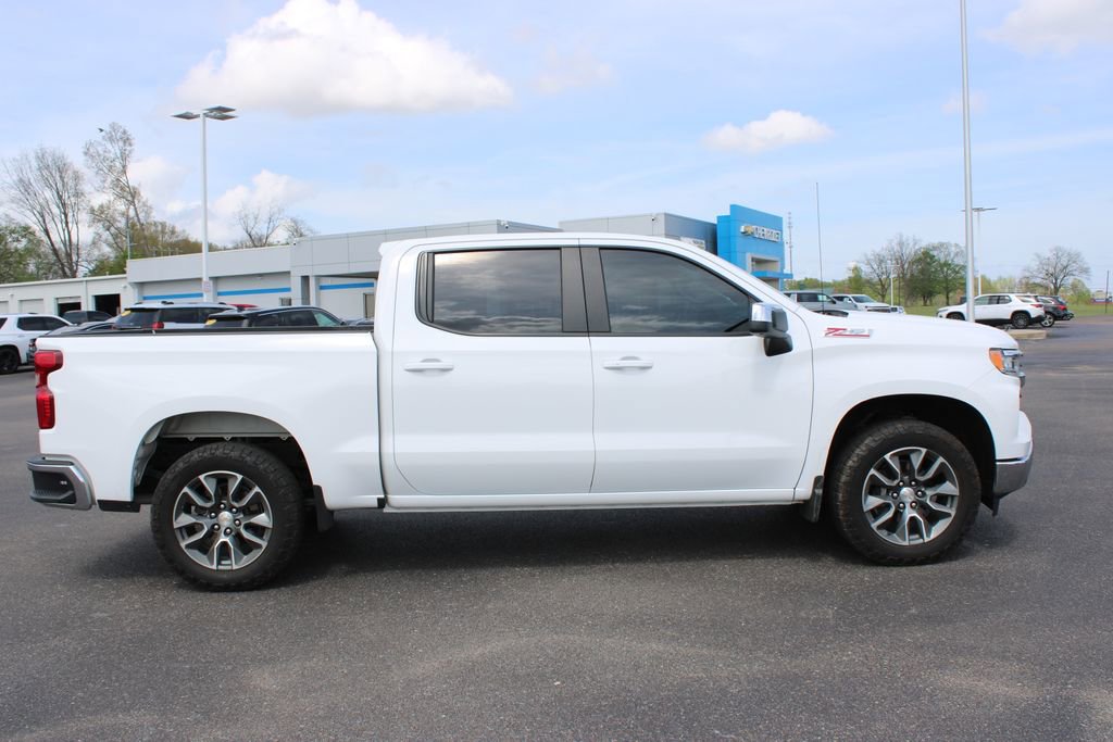 Used 2023 Chevrolet Silverado 1500 LT w/ Z71 Off-Road Package AWD/4WD image 11