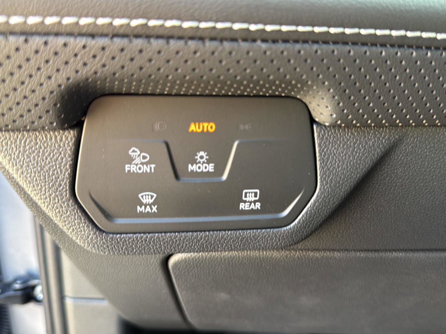 New 2026 Volkswagen Atlas SE image 13