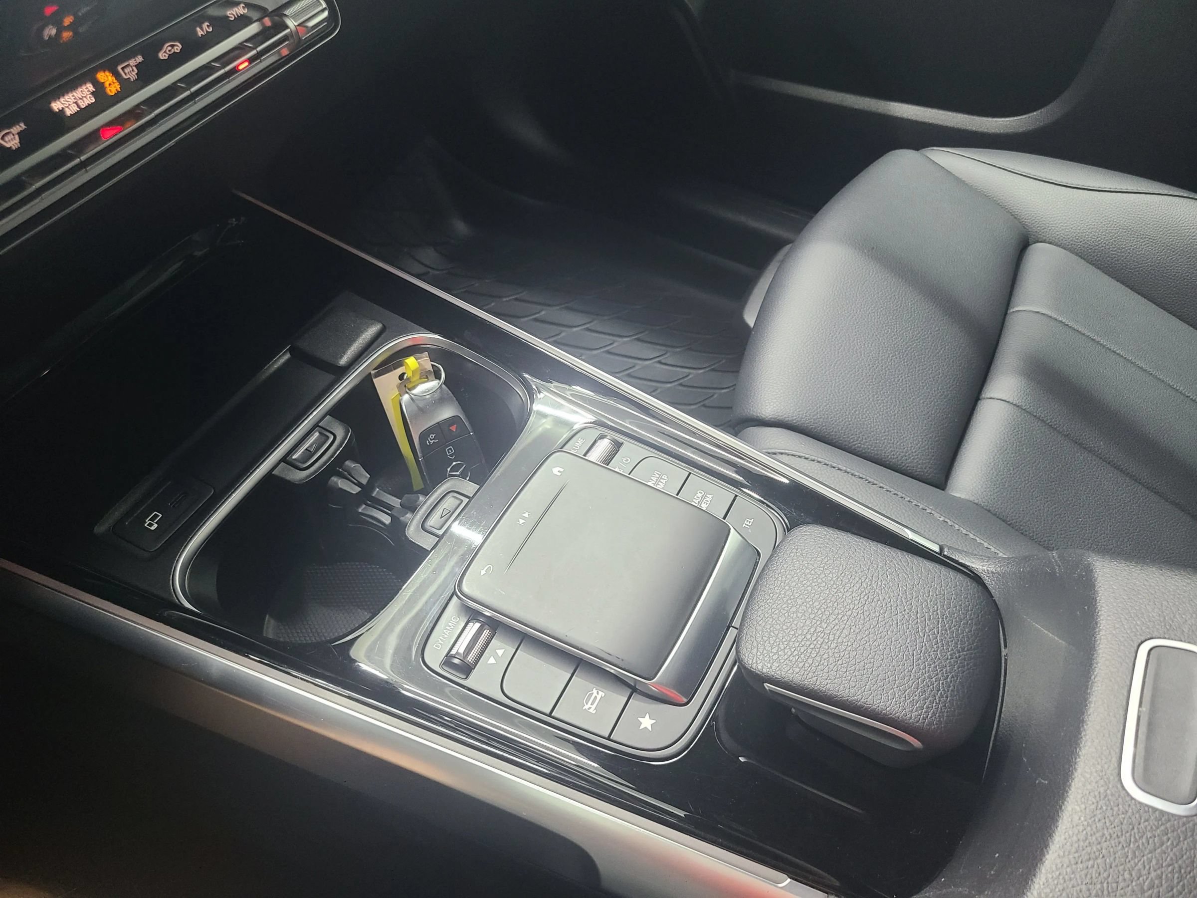 Used 2021 Mercedes-Benz GLB 250 4MATIC image 26