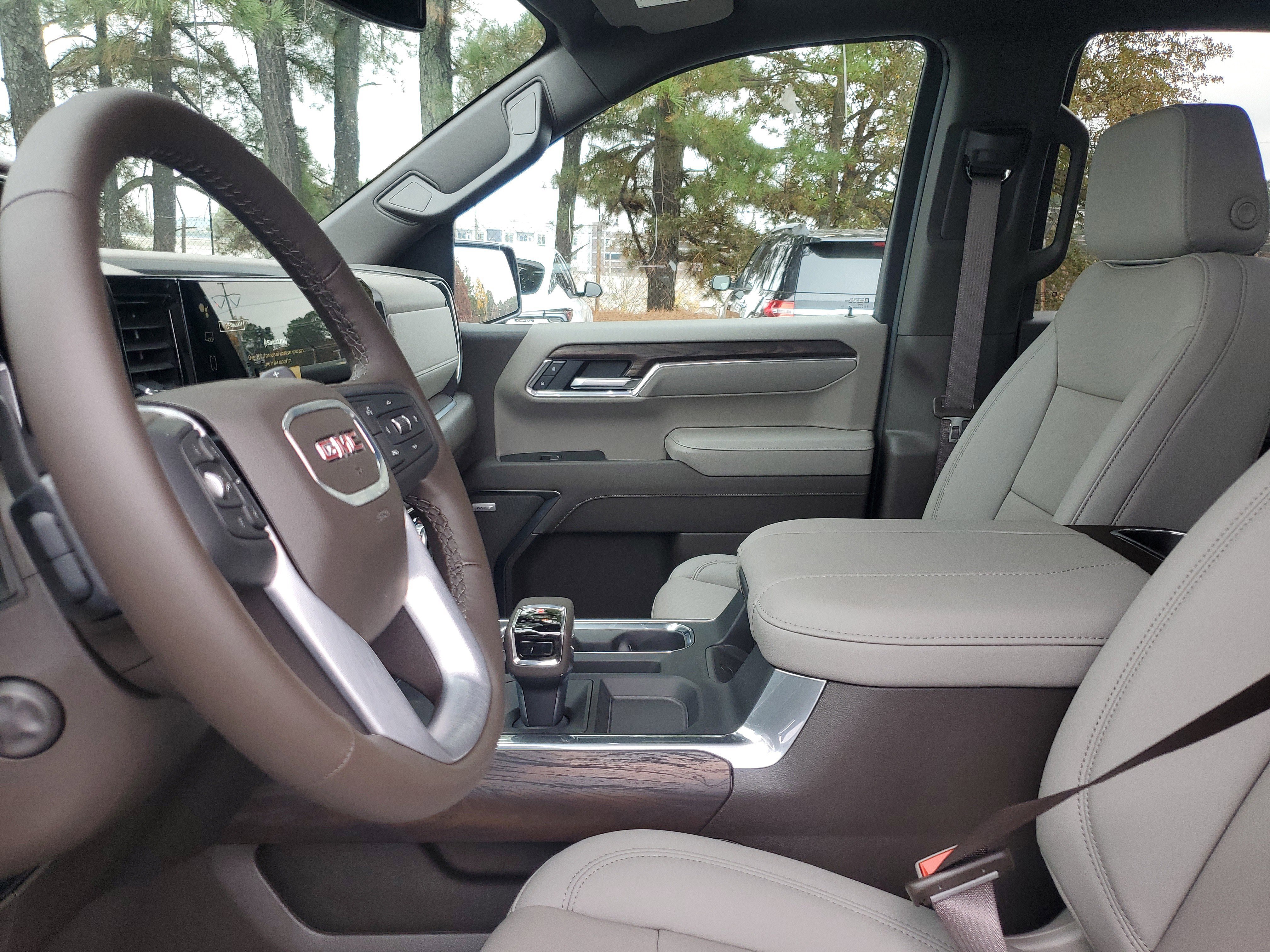 New 2026 GMC Sierra 1500 SLT image 17