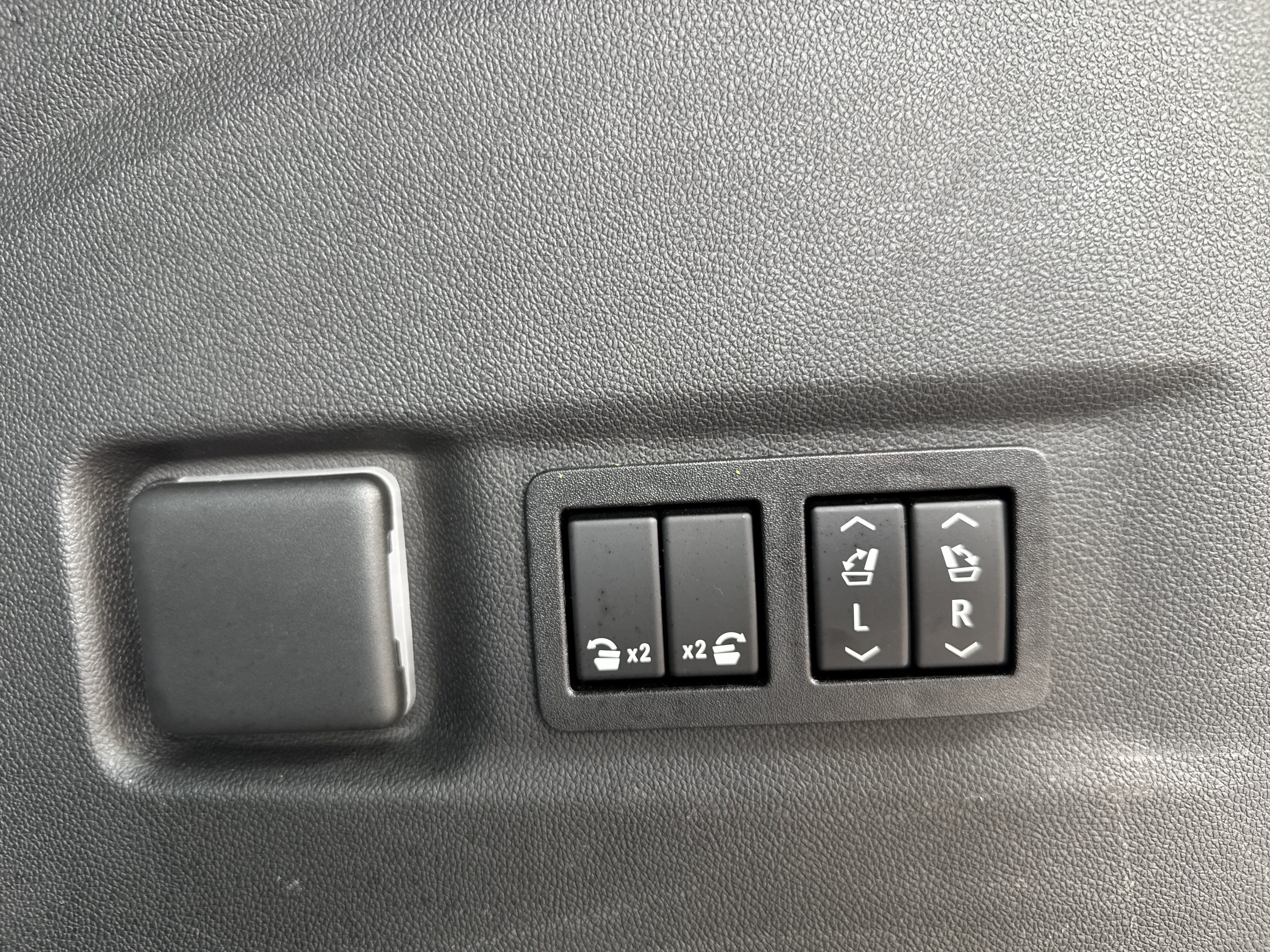 Used 2021 GMC Yukon XL AT4 w/ Rear Media and Nav Package AWD/4WD image 40
