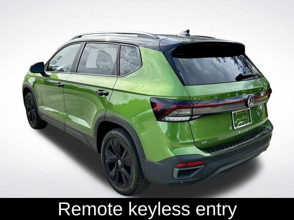 Certified 2025 Volkswagen Taos SE image 7