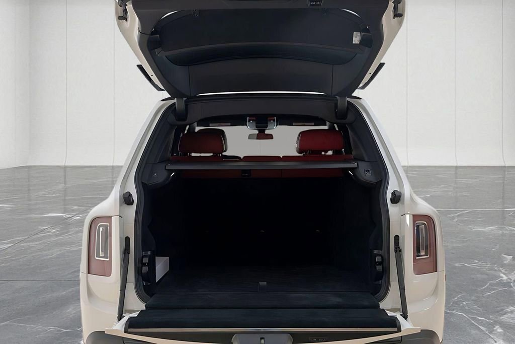 Used 2023 Rolls-Royce Cullinan image 12