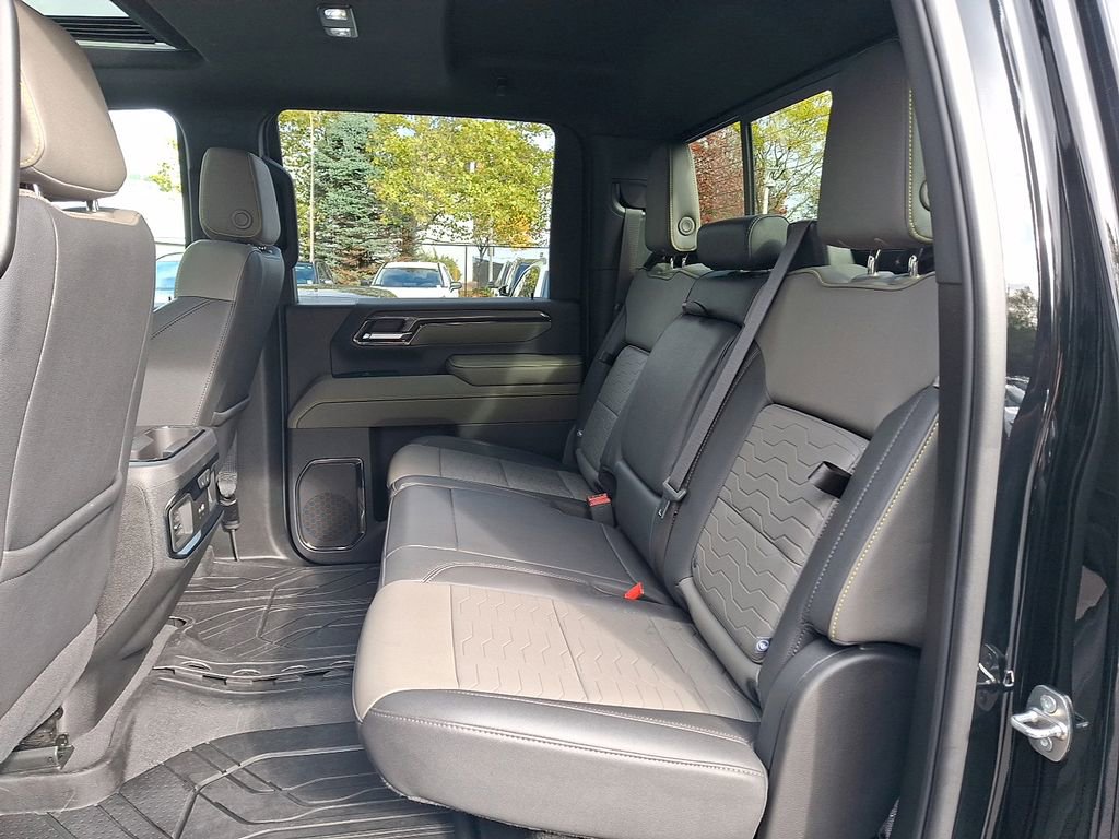 Used 2024 Chevrolet Silverado 2500 ZR2 w/ Technology Package image 8