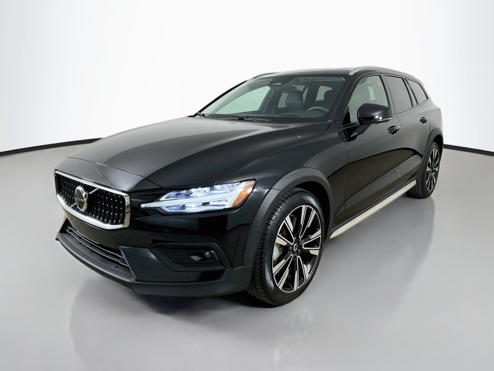 Used 2025 Volvo V60 B5 Cross Country Ultra