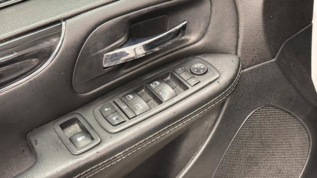 Used 2018 Dodge Grand Caravan SE image 21