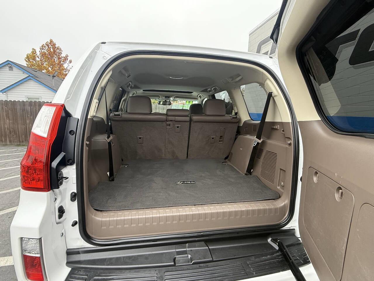 Used 2011 Lexus GX 460 image 18