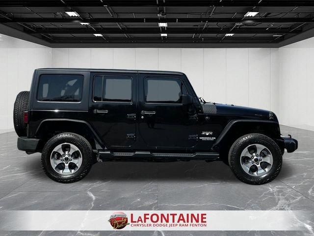 Used 2016 Jeep Wrangler Unlimited Sahara w/ Dual Top Group AWD/4WD image 6