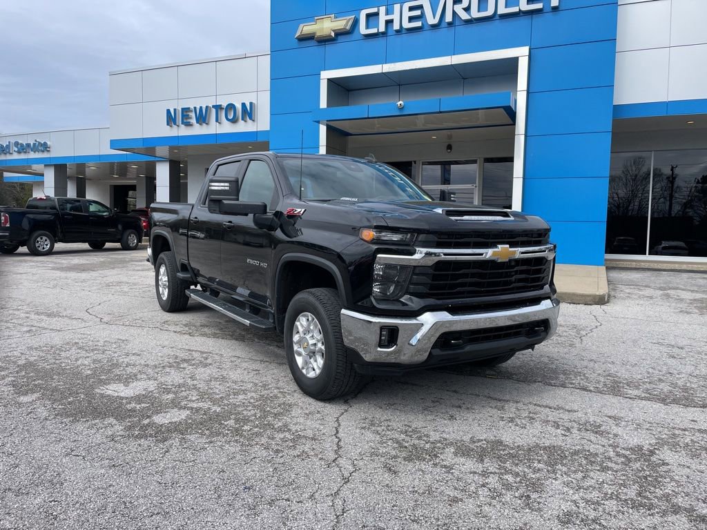 Used 2024 Chevrolet Silverado 2500 LT image 2