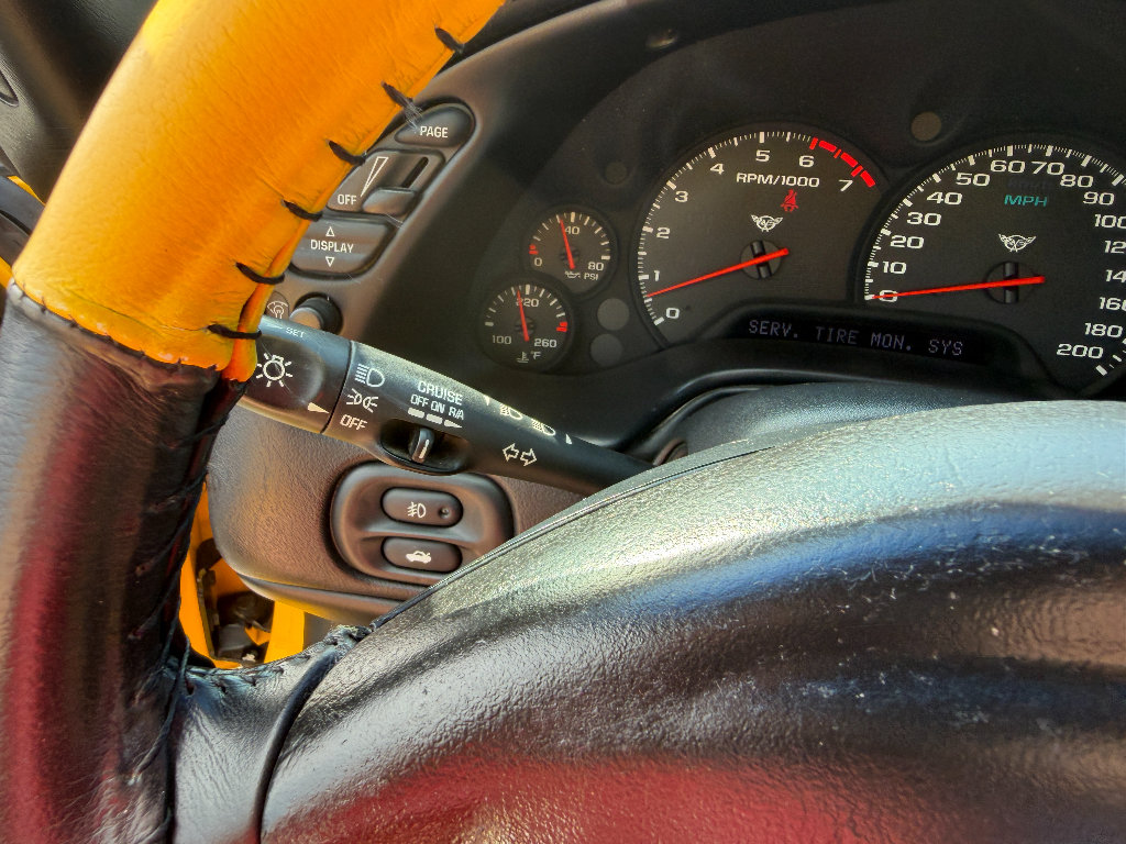 Used 2001 Chevrolet Corvette Convertible w/ Preferred Equipment Group2 RWD image 44