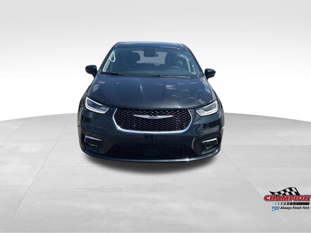 Used 2024 Chrysler Pacifica Touring-L FWD image 9