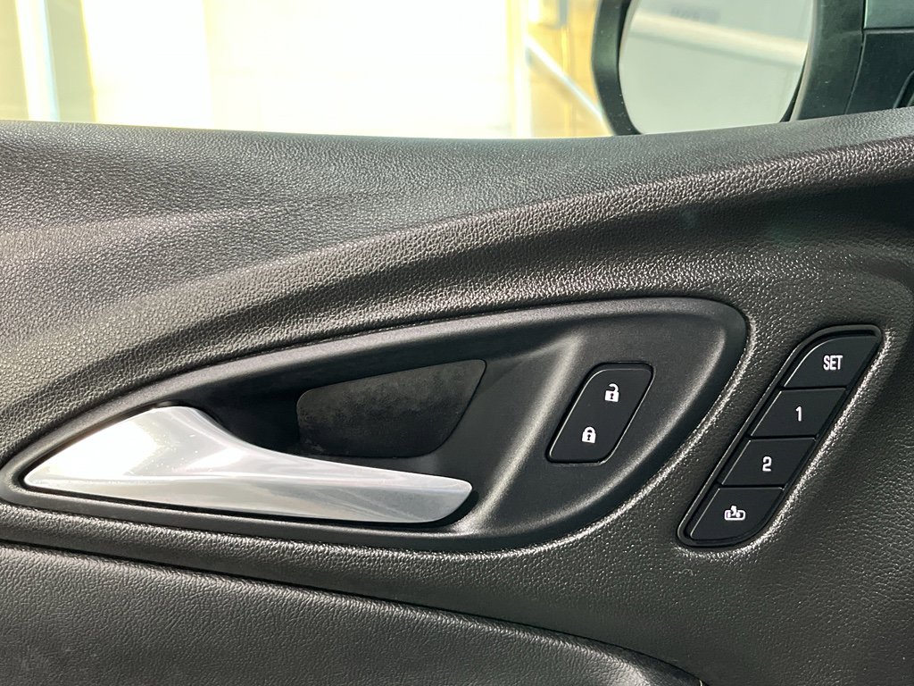 Used 2021 Buick Encore GX Essence w/ Sport Touring Package image 21