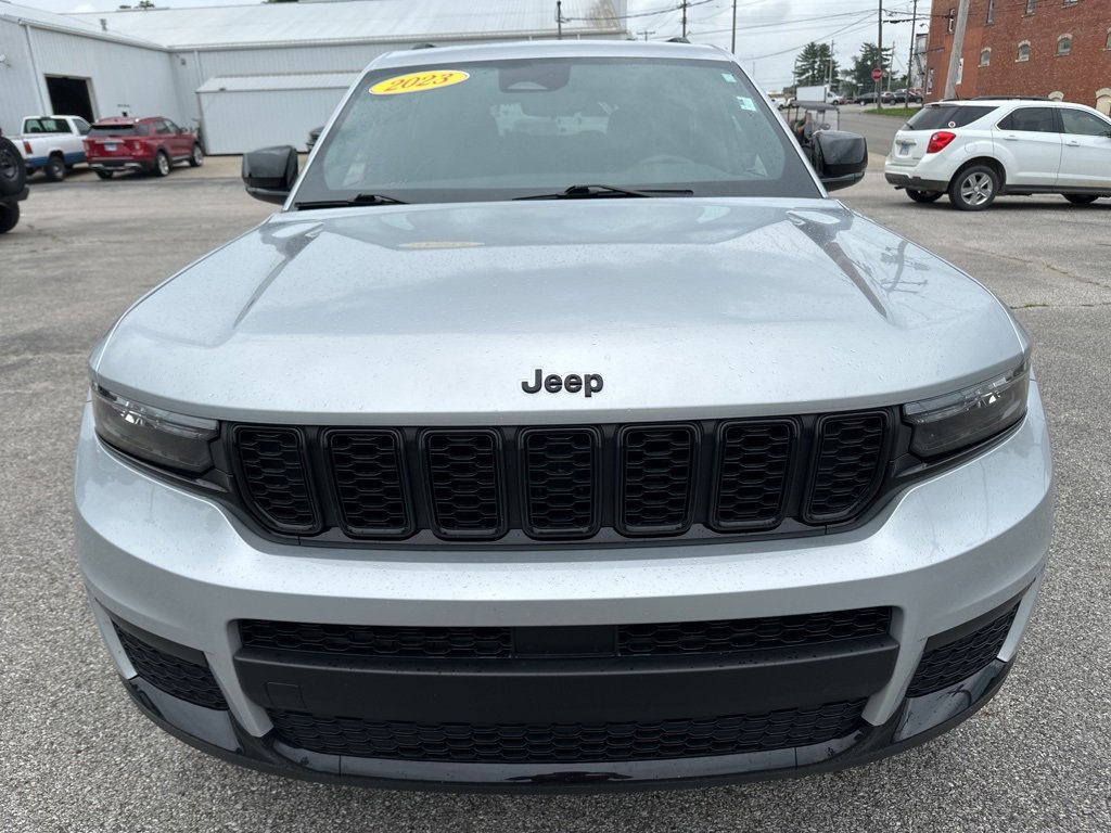 Used 2023 Jeep Grand Cherokee L Laredo image 2
