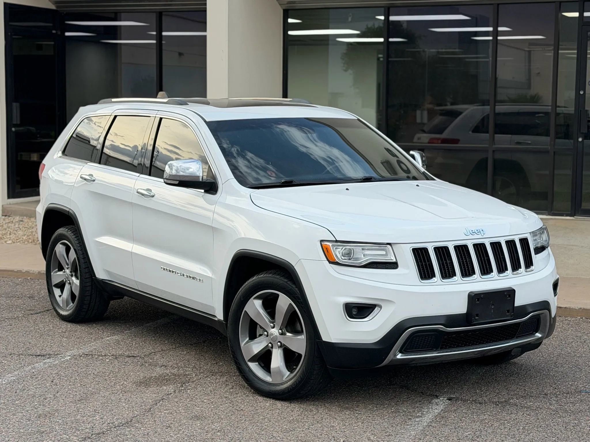 Used 2015 Jeep Grand Cherokee Limited w/ Luxury Group II image 7
