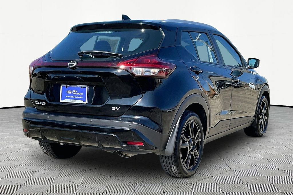 Used 2023 Nissan Kicks SV image 2