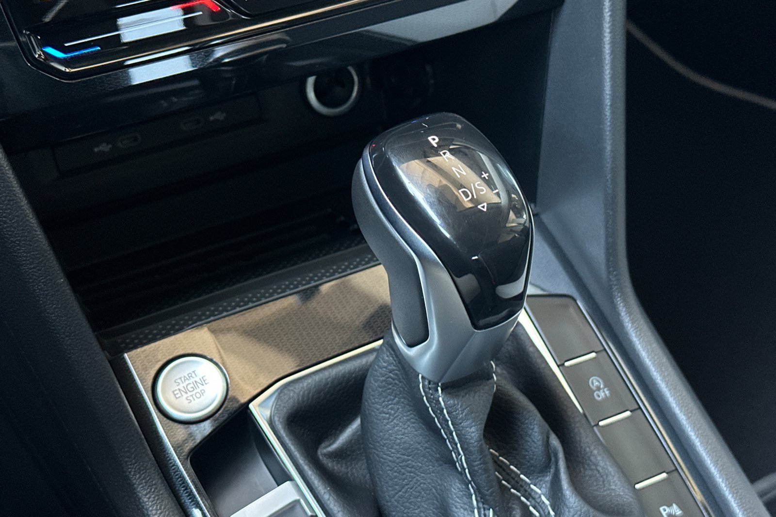 New 2026 Volkswagen Taos SE FWD image 19
