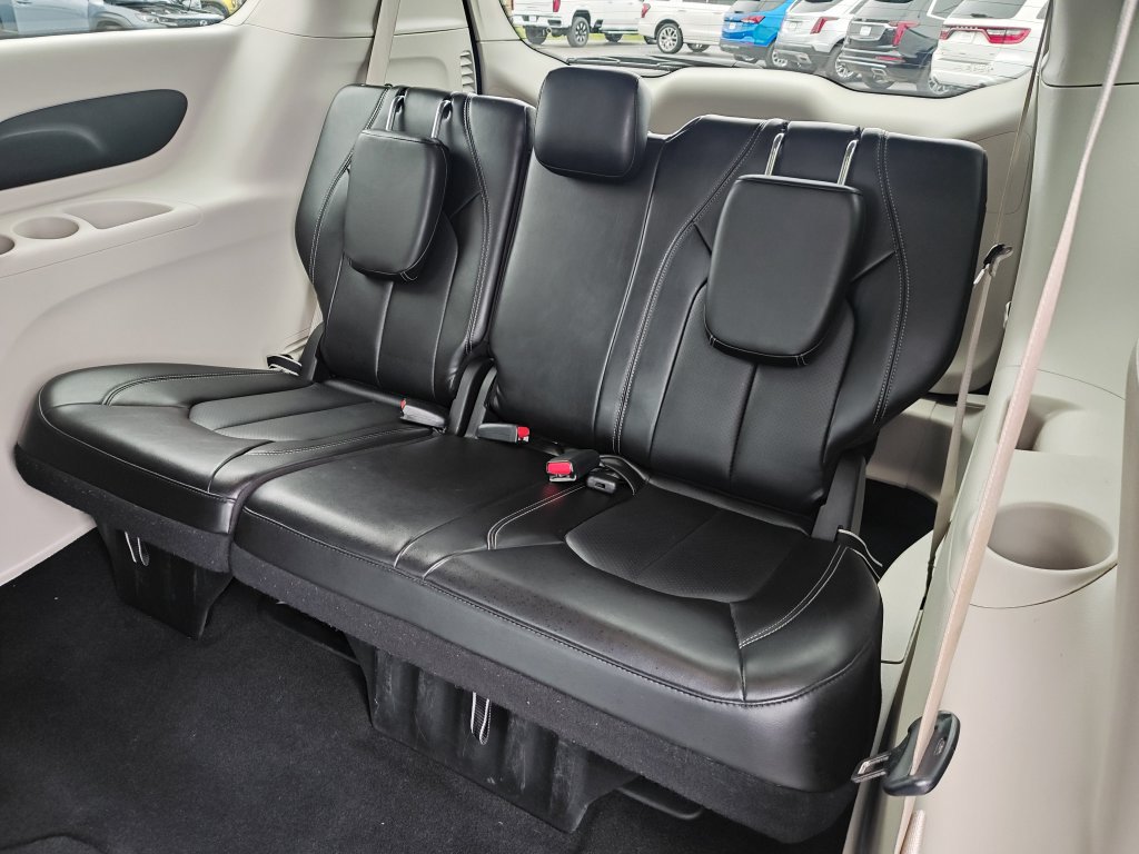 Used 2024 Chrysler Pacifica Touring-L FWD image 24