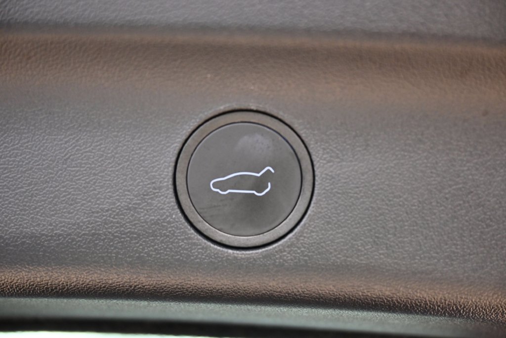 Used 2025 Tesla Model Y Long Range RWD image 14