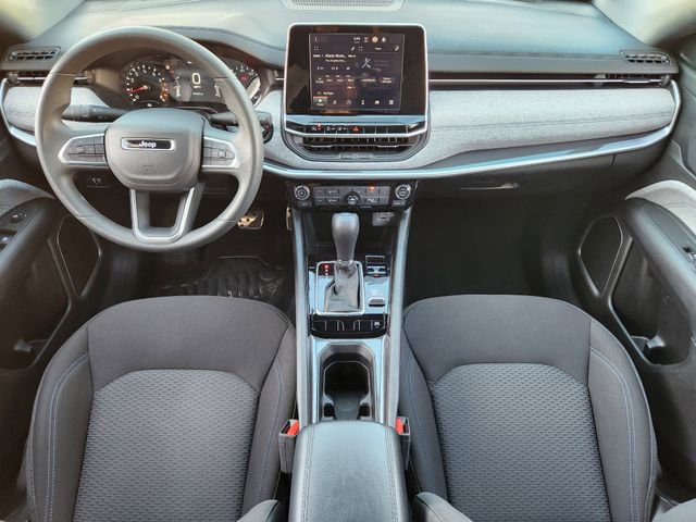 Used 2025 Jeep Compass Sport image 23