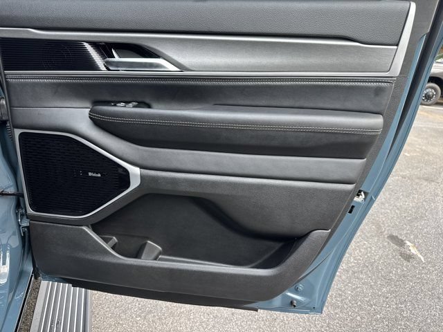 New 2026 Jeep Grand Wagoneer L Limited AWD/4WD image 18