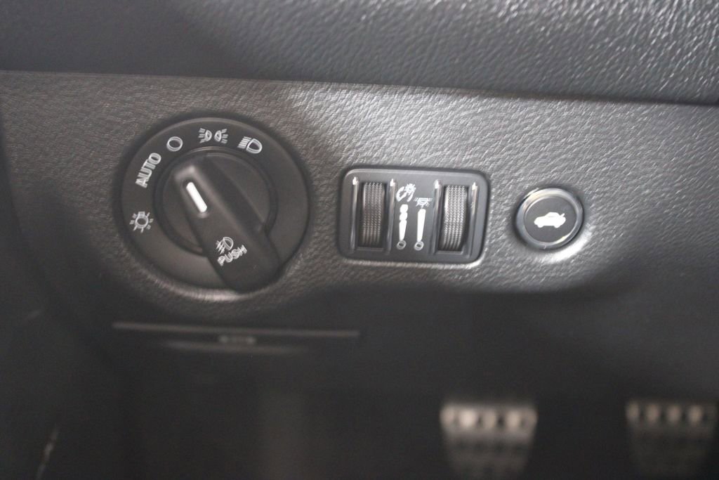 Used 2016 Dodge Challenger R/T Scat Pack w/ Leather Interior Group image 32