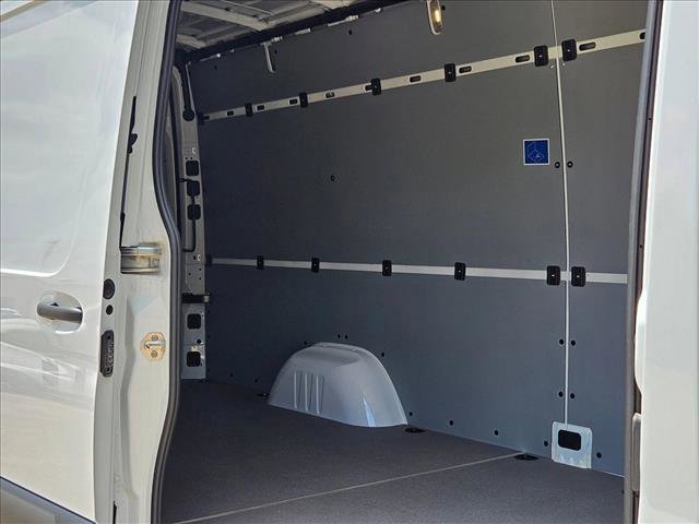 Used 2024 Mercedes-Benz eSprinter 170 Cargo image 18