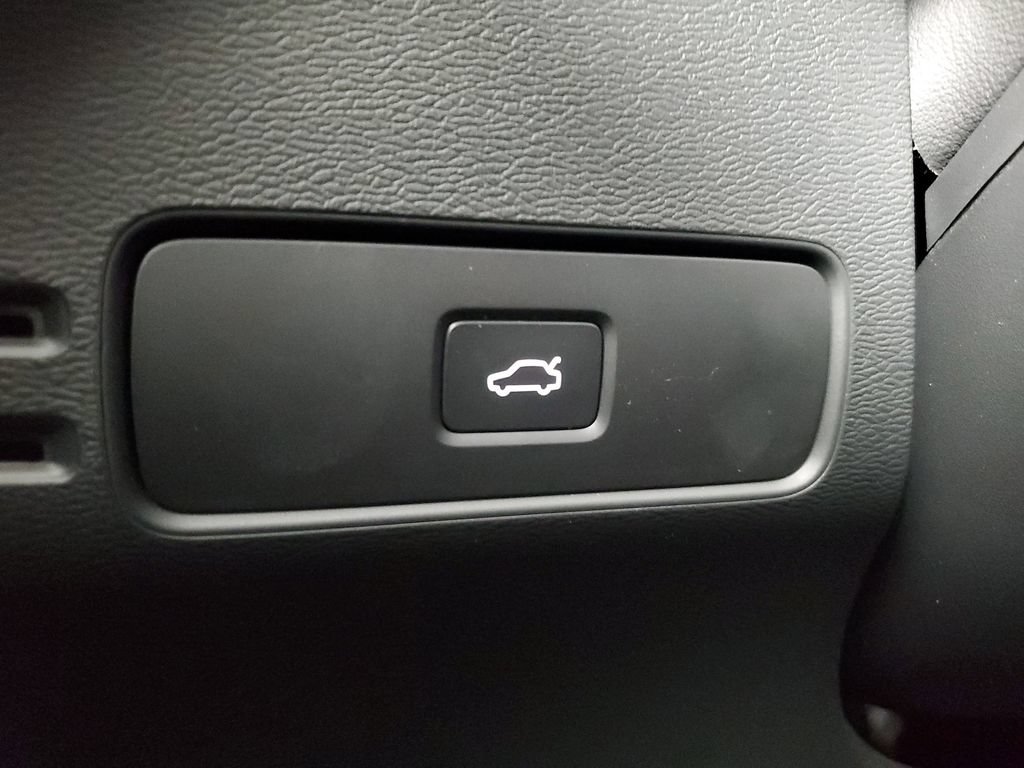 Certified 2026 Volvo XC40 B5 Core AWD/4WD image 38