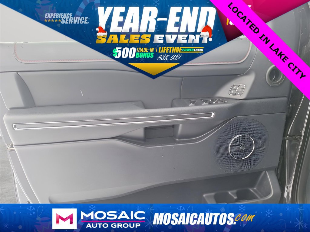 Used 2022 Ford Expedition Max Limited image 31