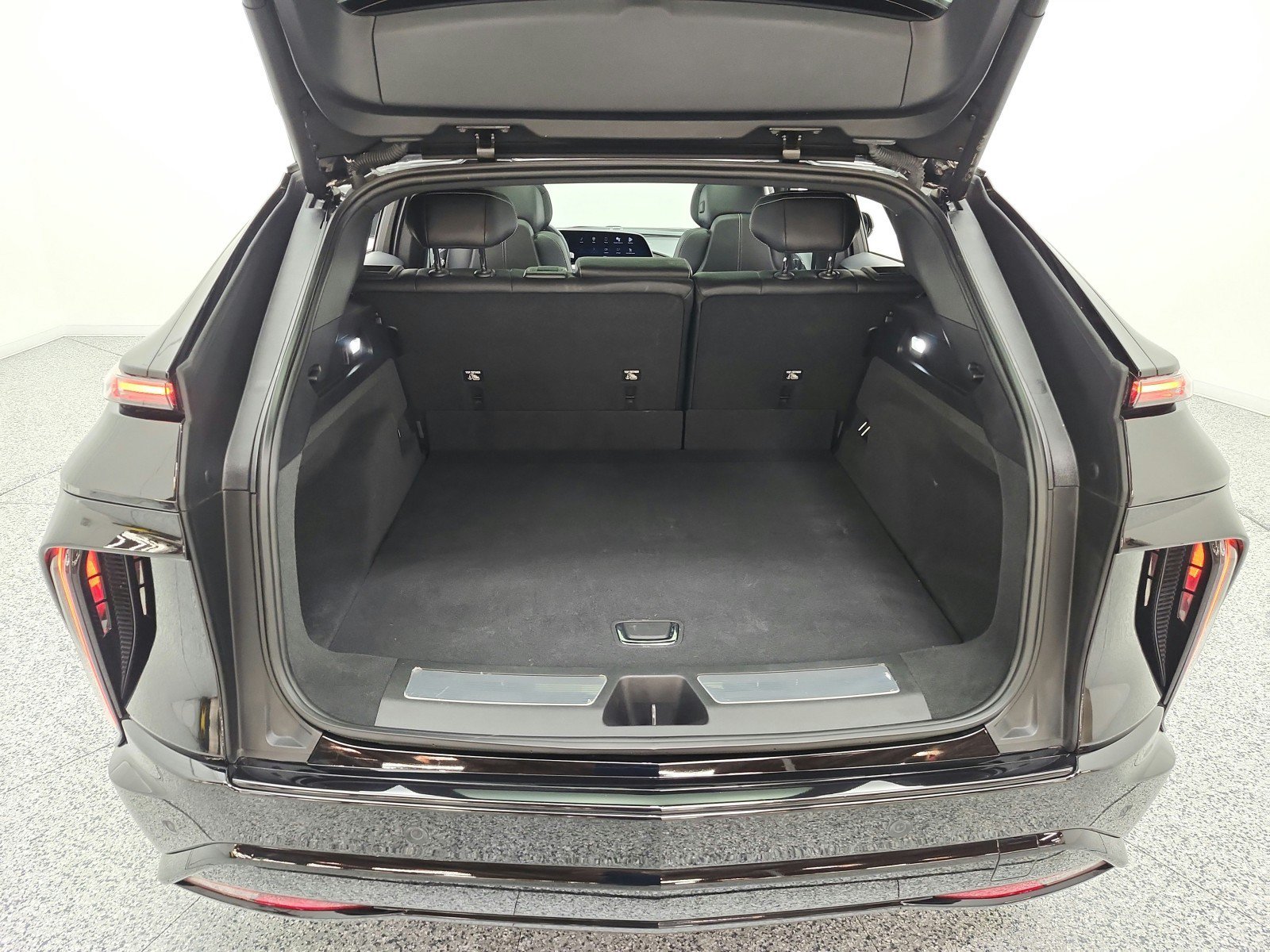 Used 2024 Cadillac Lyriq Sport RWD image 28