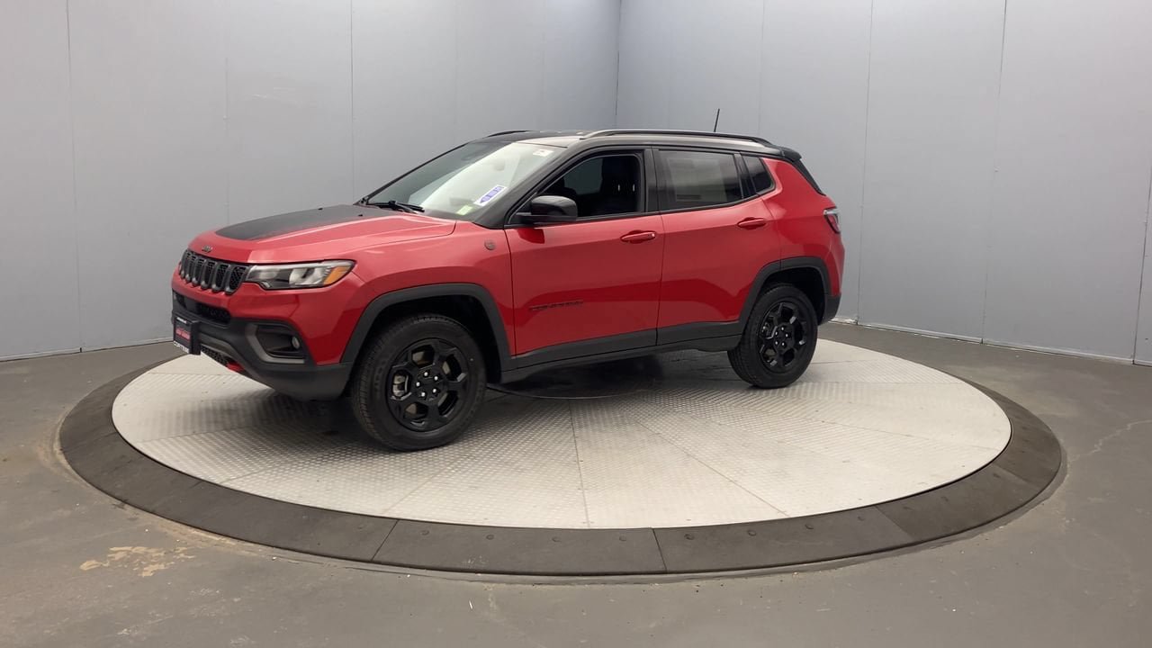 Used 2023 Jeep Compass Trailhawk w/ Trailhawk Convenience Group AWD/4WD image 9