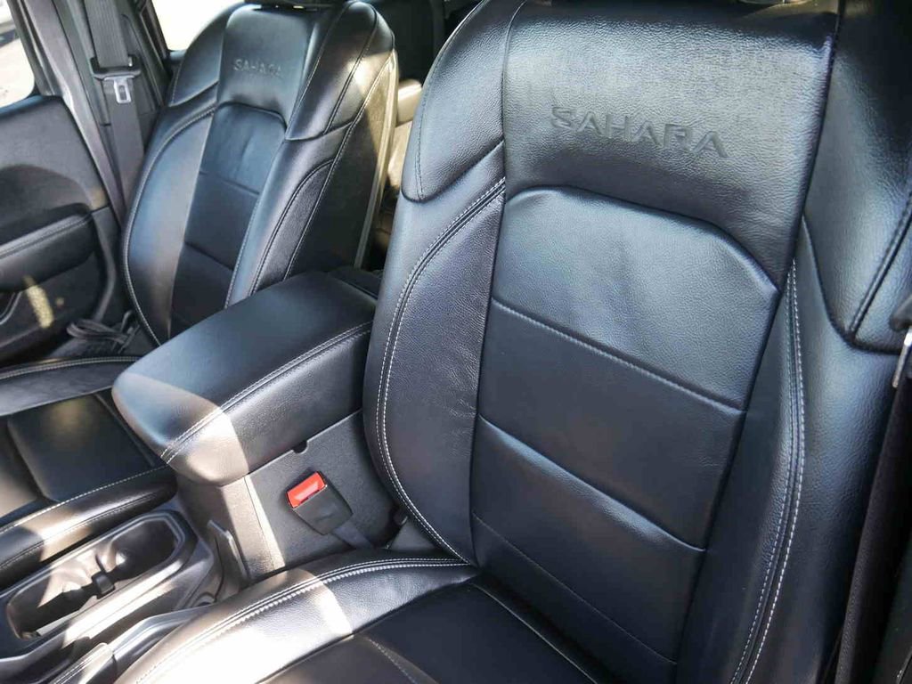 Used 2018 Jeep Wrangler Unlimited Sahara image 28