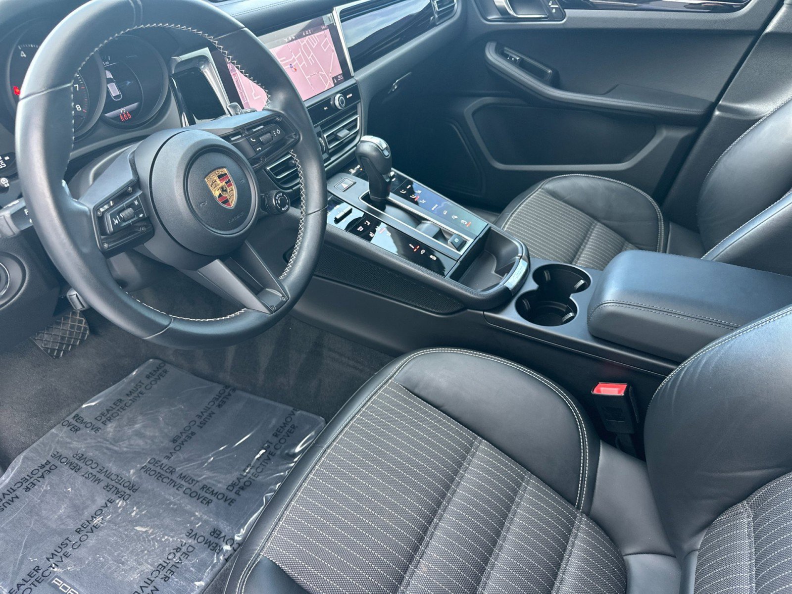 Used 2023 Porsche Macan Turbo image 4