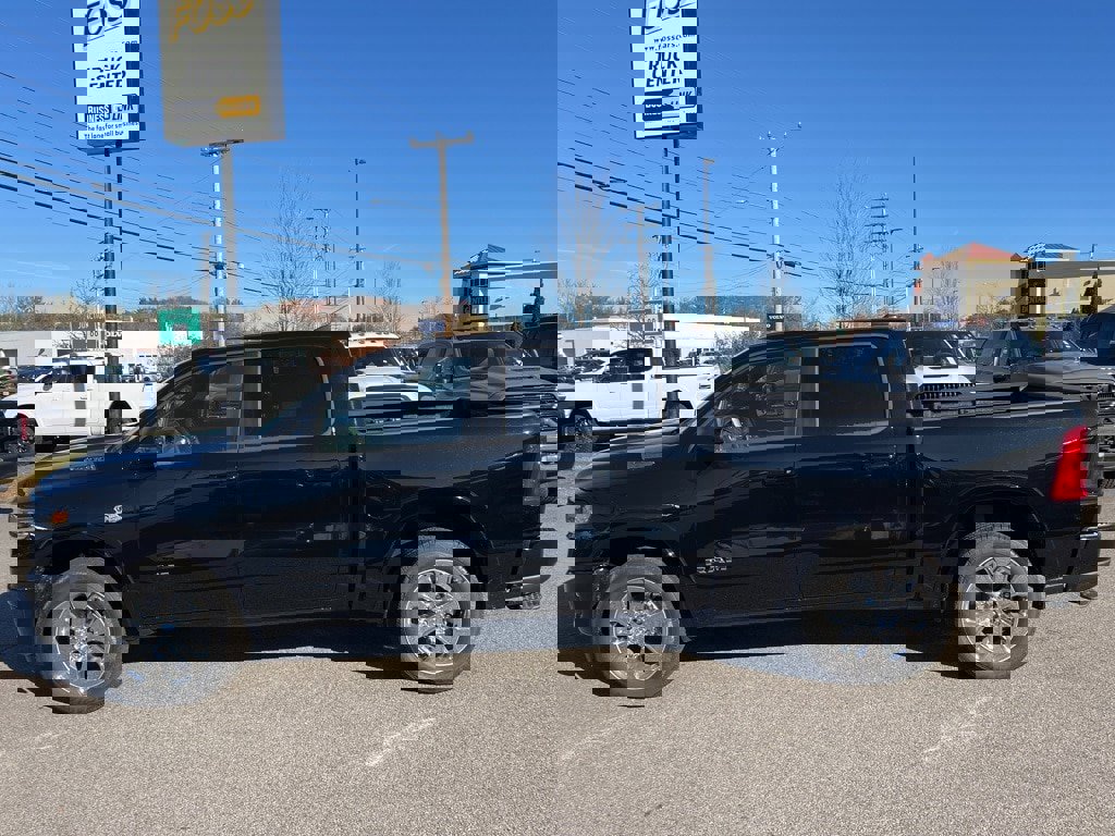 New 2026 RAM 1500 4x4 Crew Cab image 4