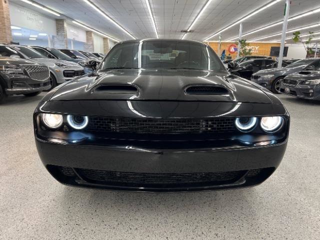 Used 2020 Dodge Challenger SXT RWD image 2
