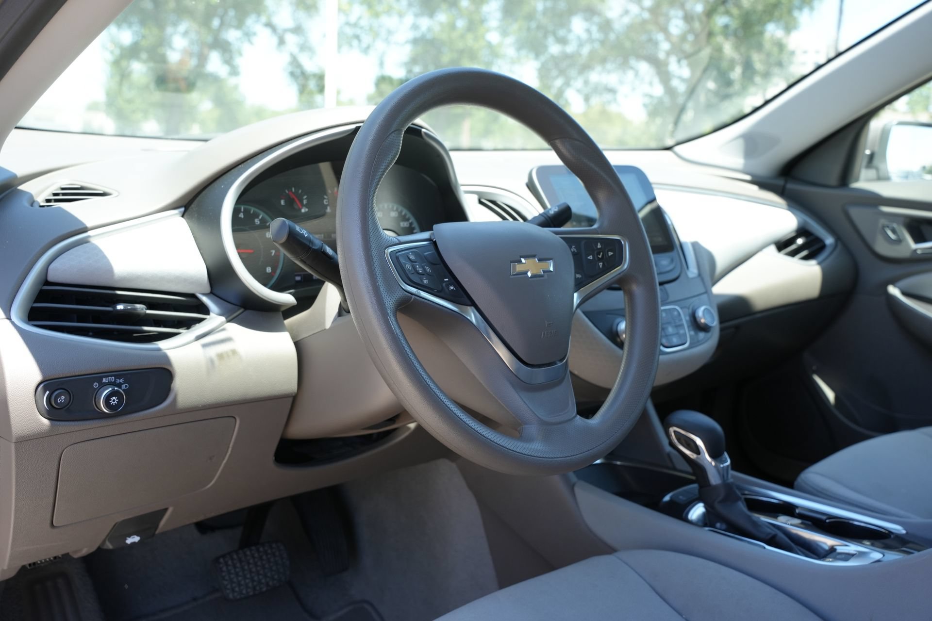 Used 2025 Chevrolet Malibu LT FWD image 16