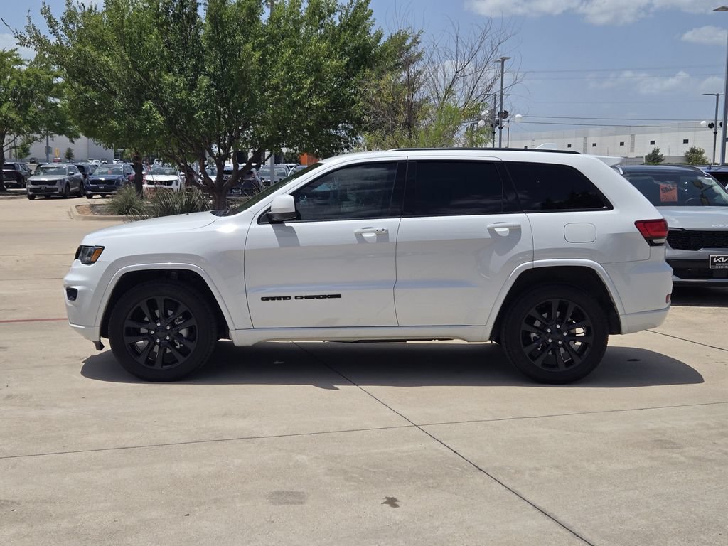 Used 2019 Jeep Grand Cherokee Altitude AWD/4WD image 12