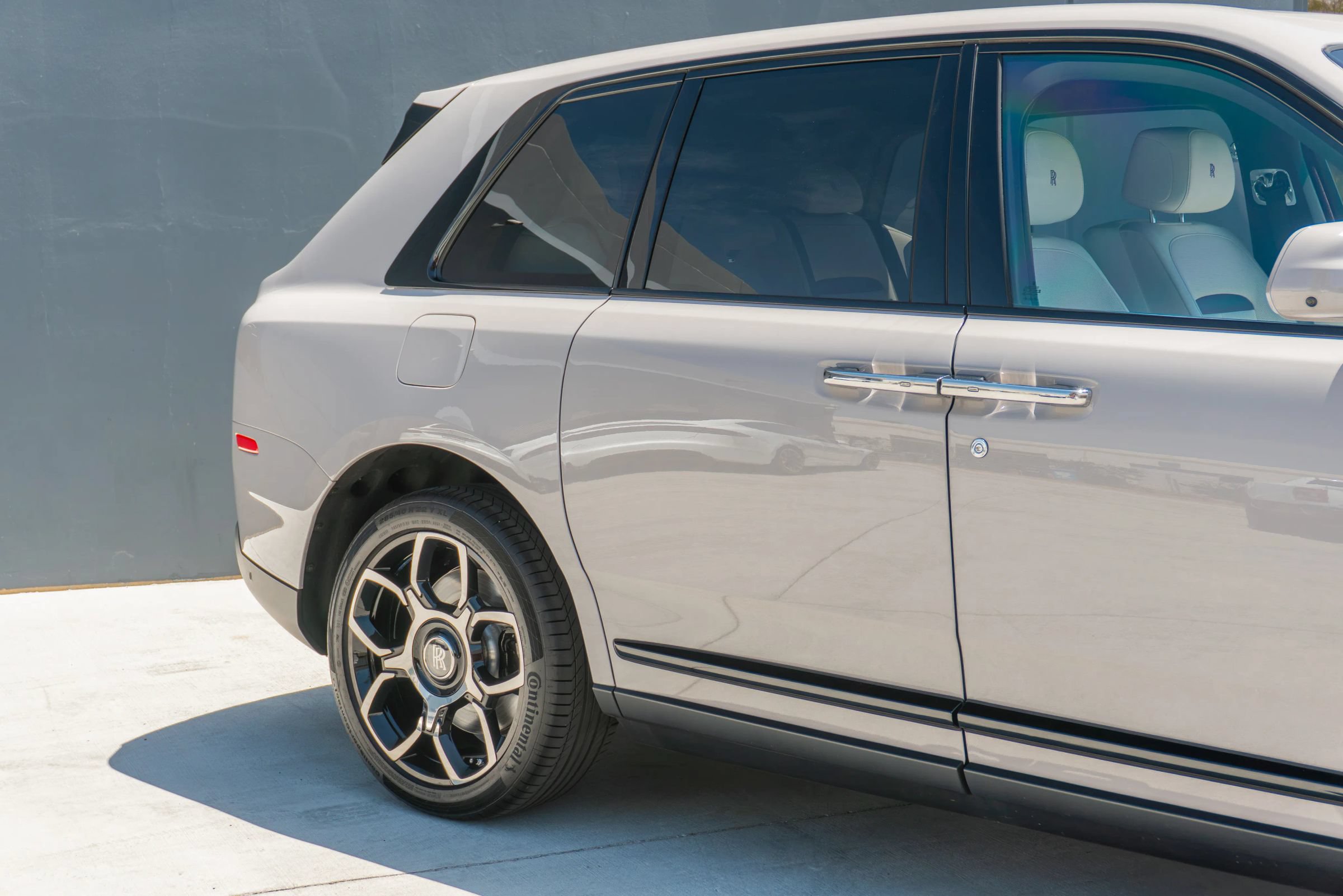 Used 2024 Rolls-Royce Cullinan Black Badge AWD/4WD image 34