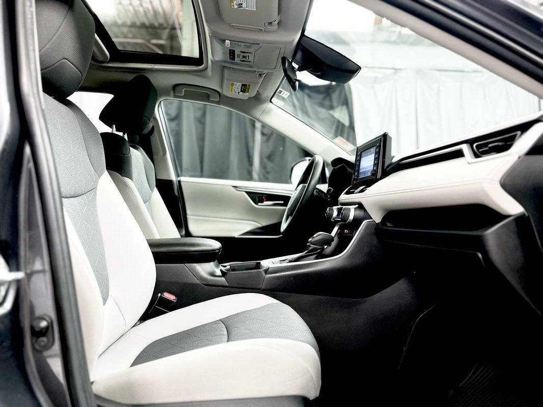 Used 2019 Toyota RAV4 XLE w/ All Weather Liner Package AWD/4WD image 28