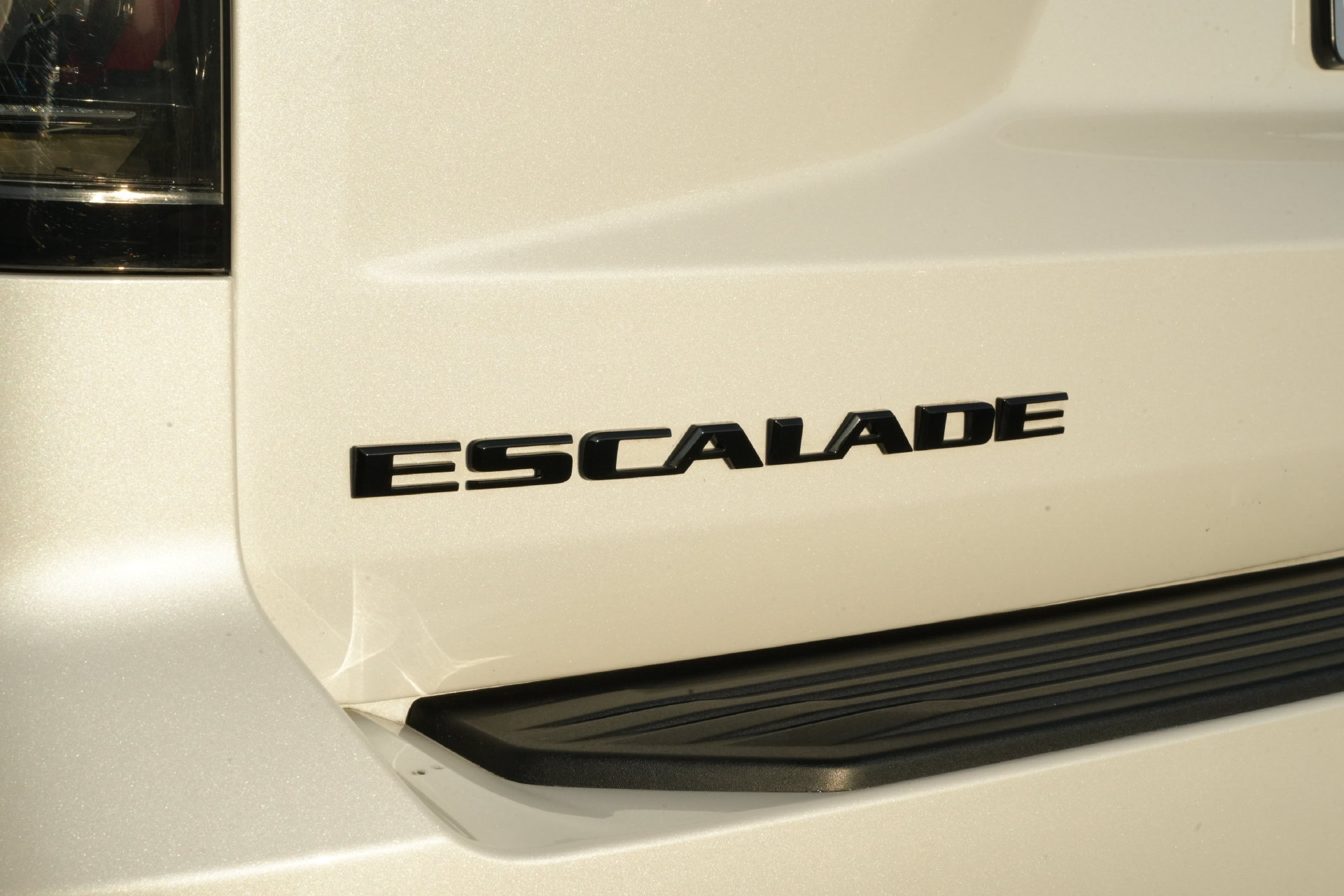 Certified 2023 Cadillac Escalade ESV V w/ LPO, ONYX Package AWD/4WD image 17