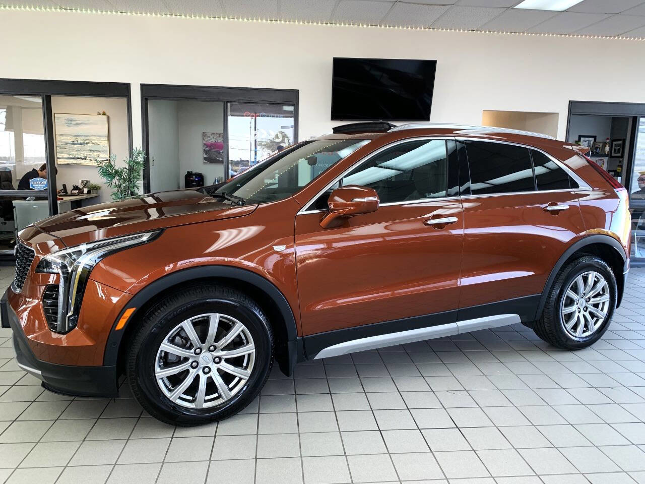 Used 2019 Cadillac XT4 Premium Luxury w/ Technology Package image 3