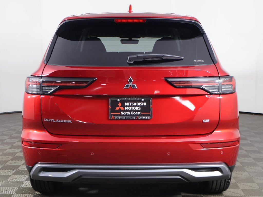 New 2025 Mitsubishi Outlander SE image 14